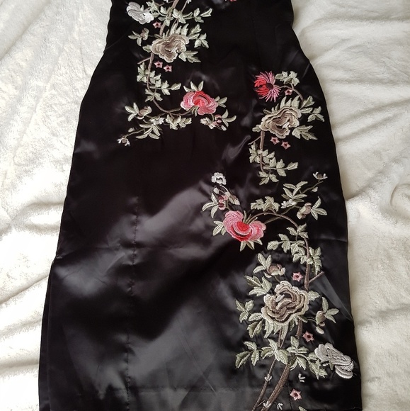 Forever 21 Strapless black midi - Picture 2 of 8